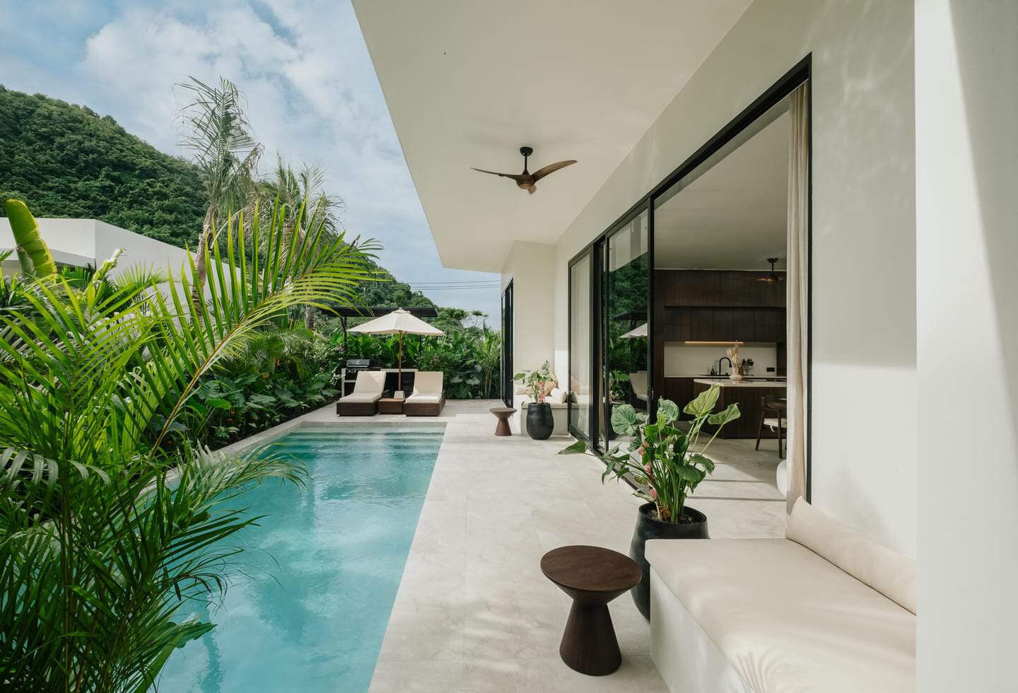 MODERN TROPICAL 2/3  BEDROOM FOR SALE LEASEHOLD IN LOMBOK TOROK BE-1873 